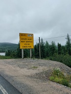 Le stations de service de sont pas toujours proche. On rempli notre reservoir à chaque ville sur notre route.